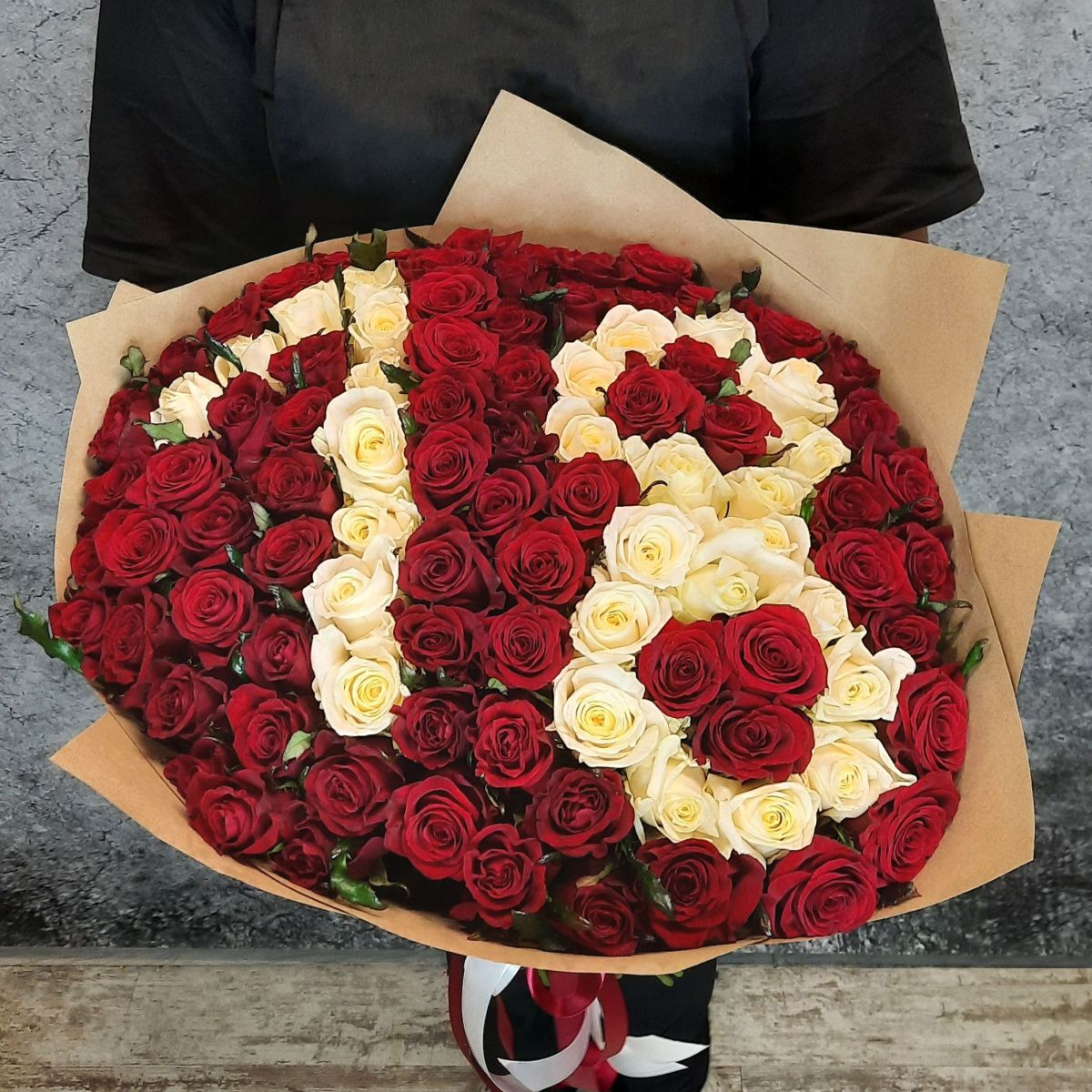 Букет из 101 розы "Цифра 18"