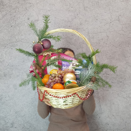 Продуктовая корзина в подарок на Новый год